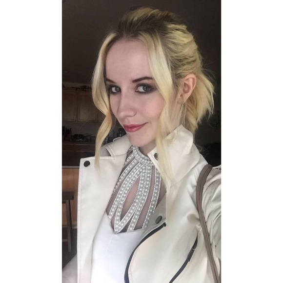 Meet your Posher, Jennifer - Picture 2 of 4